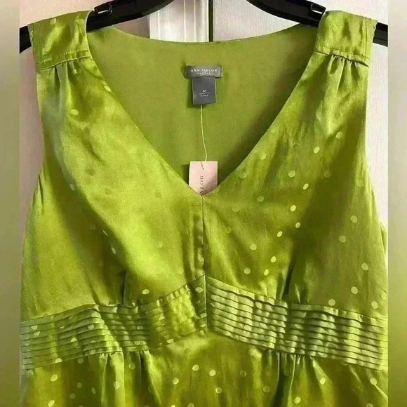 Ann‎ Taylor blouse sleeveless silk blend polka dotted v neck  8 Petite. NWT - Picture 2 of 8